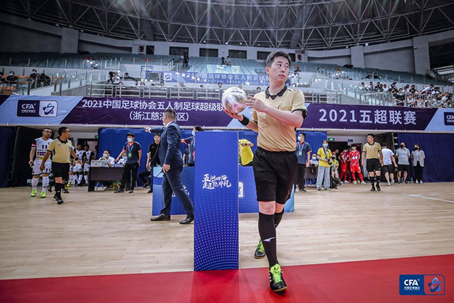 泰晤士报：曼联接近任命阿莫林 范尼可能只带一场