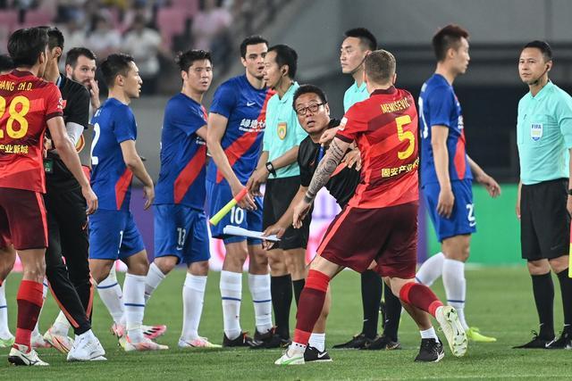 篮网大胜公牛3连胜 骑士险胜送76人3连败